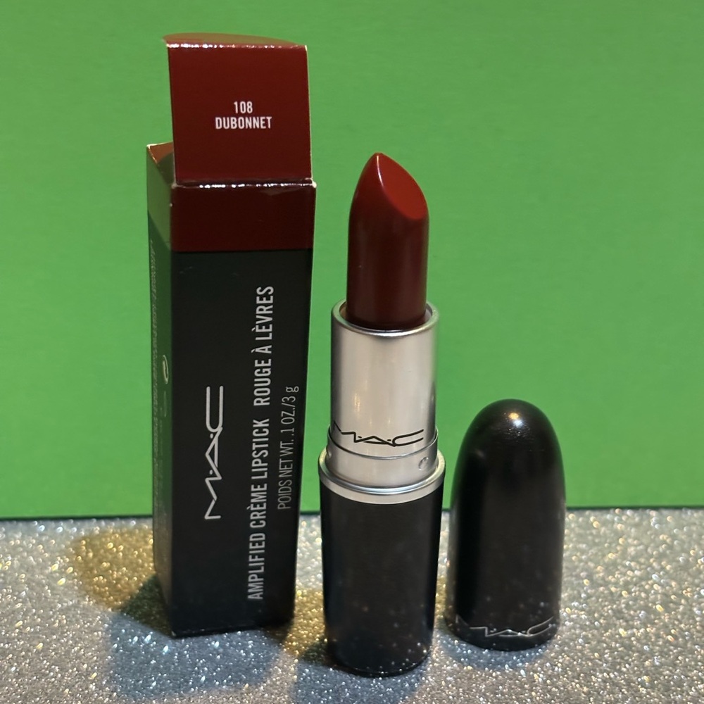 BNIB! MAC Amplified Crème Lipstick in DUBONNET 108 💄💋